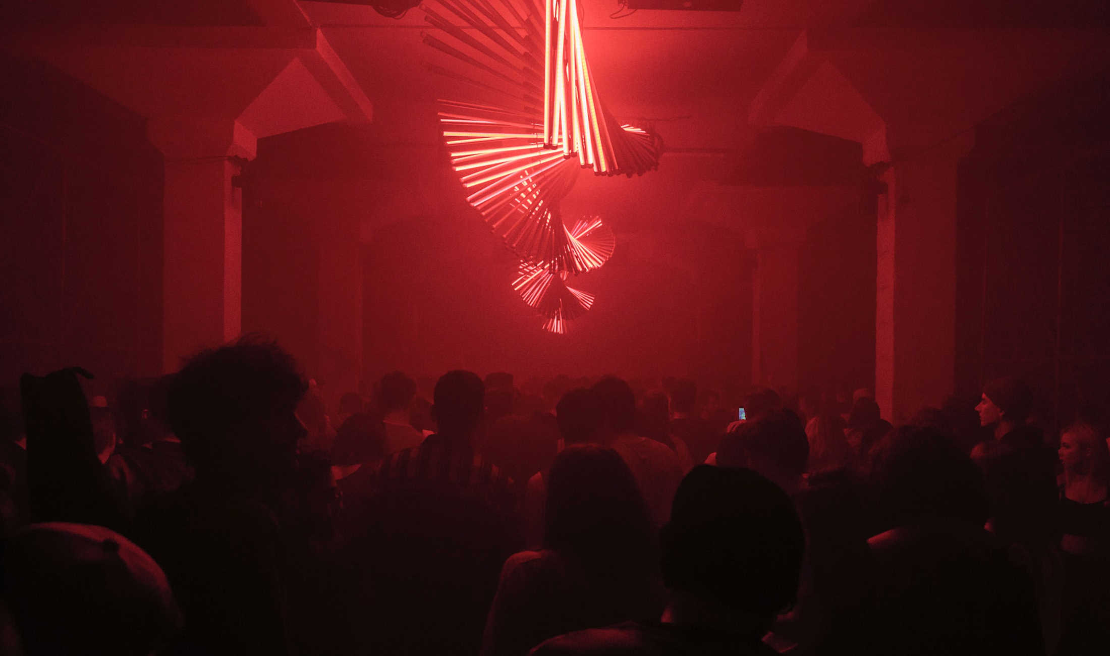 Erster Club öffnet mit Corona-Tests am Eingang