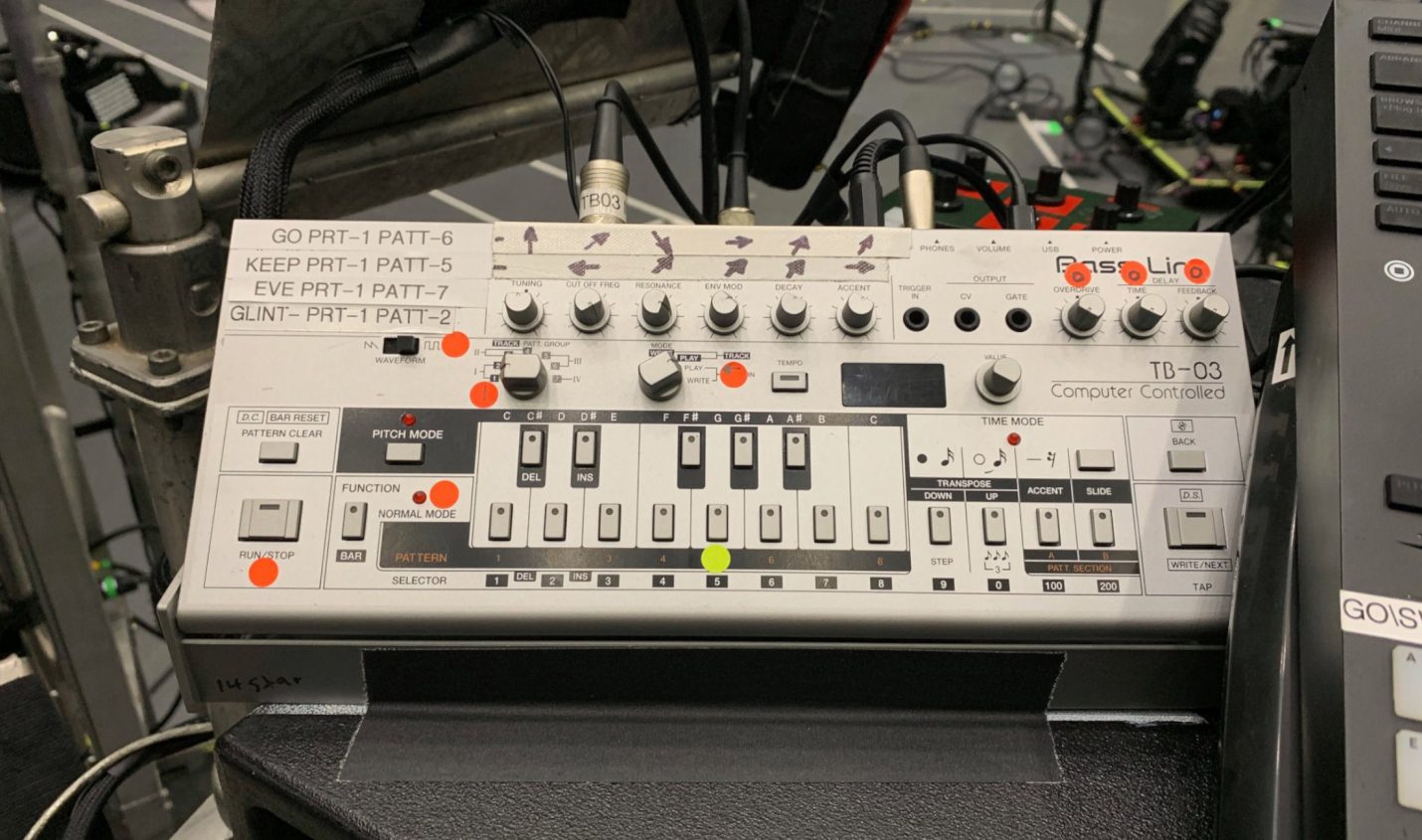 The Chemical Brothers verlosen ihre Roland TB-03 für einen guten Zweck