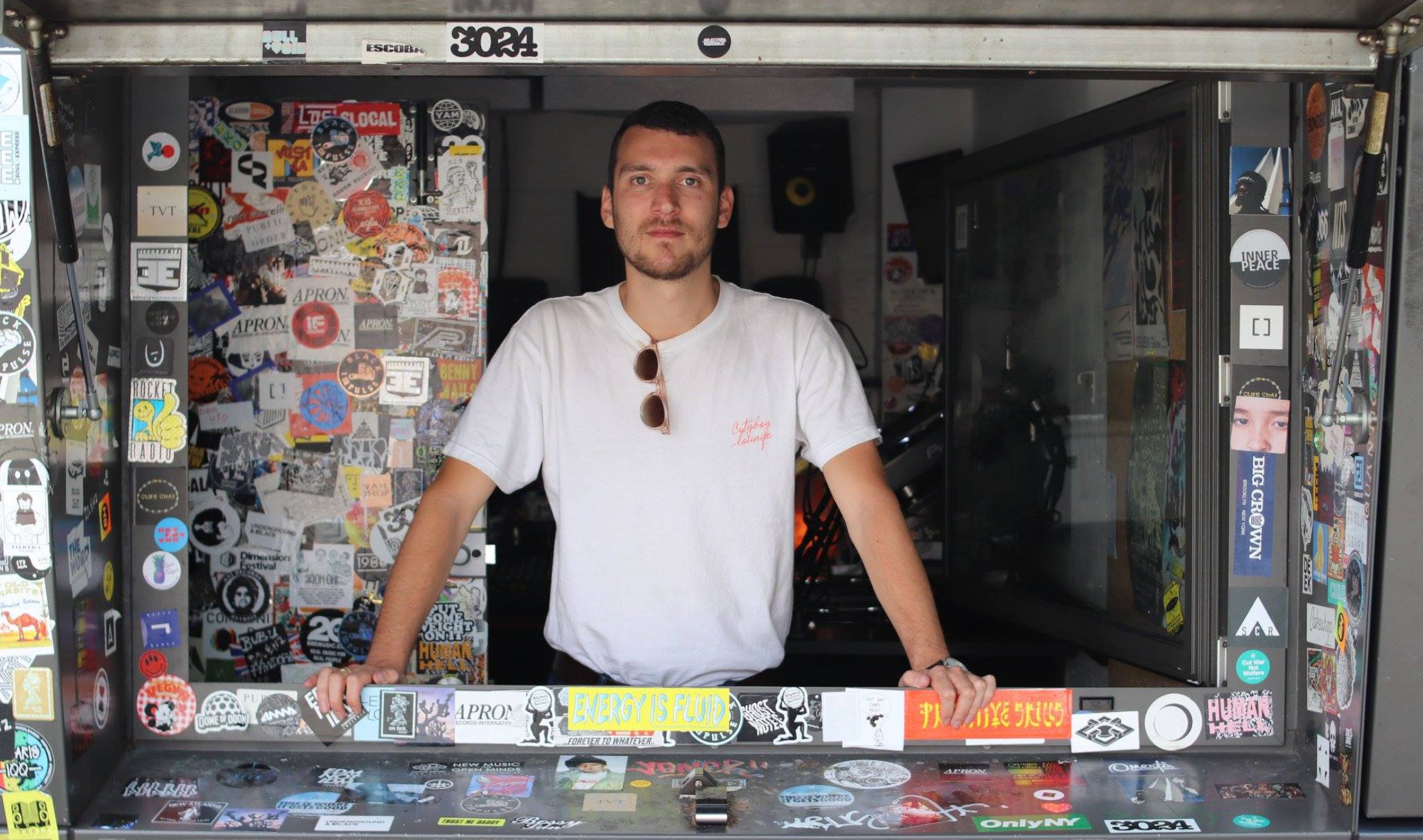 Alex Albrecht: Debüt-Album 'Campfire Stories' angekündigt