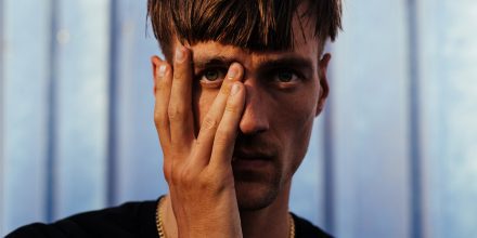 Julian Stetter: Debütalbum 'Sky Without Colours' angekündigt