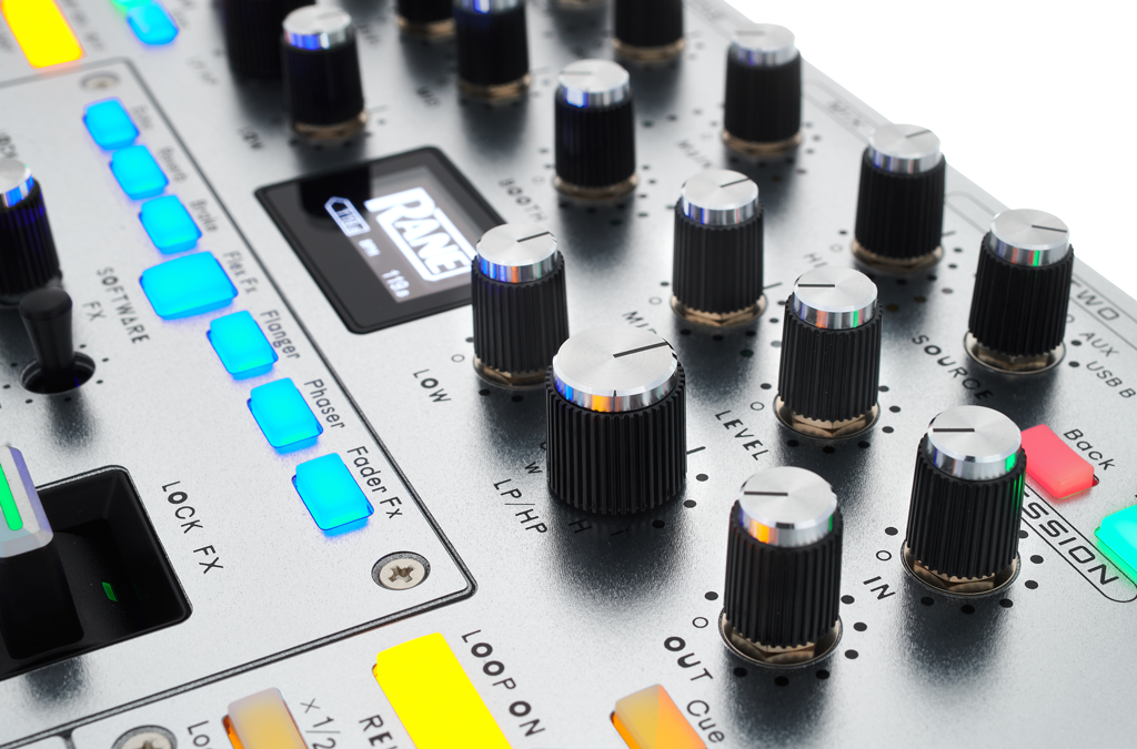  Rane Seventy A-Trak Schr&auml;gansicht.