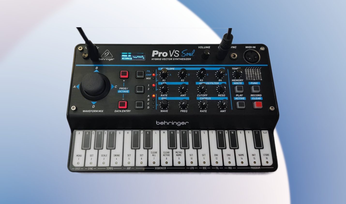 Behringer PRO VS: Vierstimmiger Synthesizer nach Prophet VS Vorbild