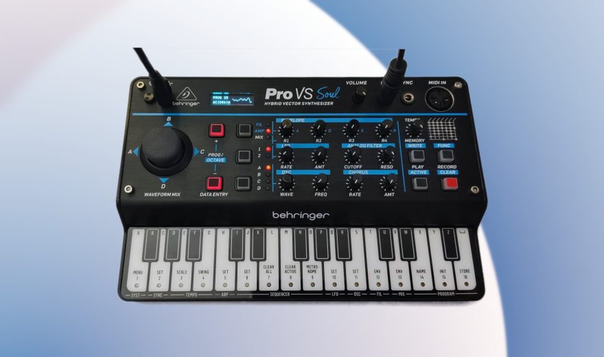 Behringer PRO VS: Vierstimmiger Synthesizer nach Prophet VS Vorbild