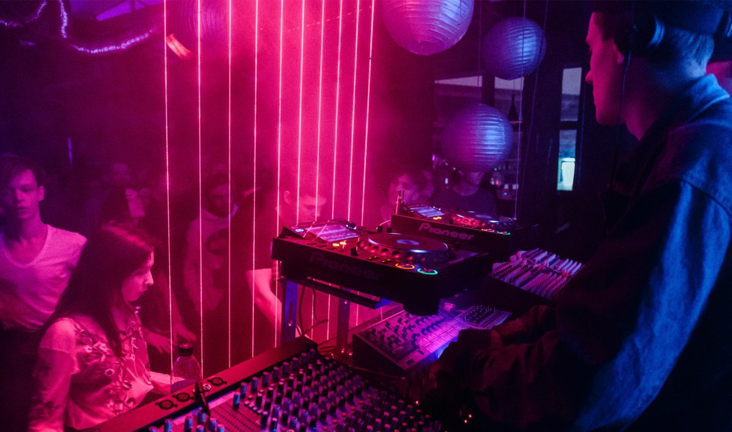 Coming To Berlin: Buch über Berliner Clubkultur möchte Klischee von "Techno-Stadt" hinterfragen