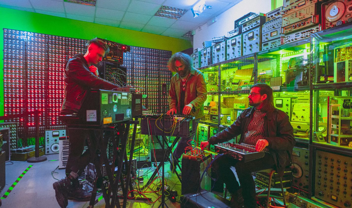 Synthesizer-Koryphäen: Look Mum No Computer, Cuckoo und Hainbach schließen sich zusammen