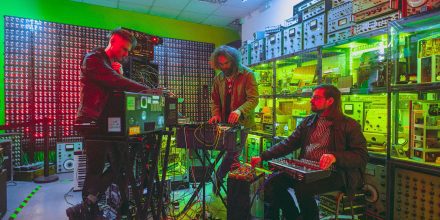 Synthesizer-Koryphäen: Look Mum No Computer, Cuckoo und Hainbach schließen sich zusammen