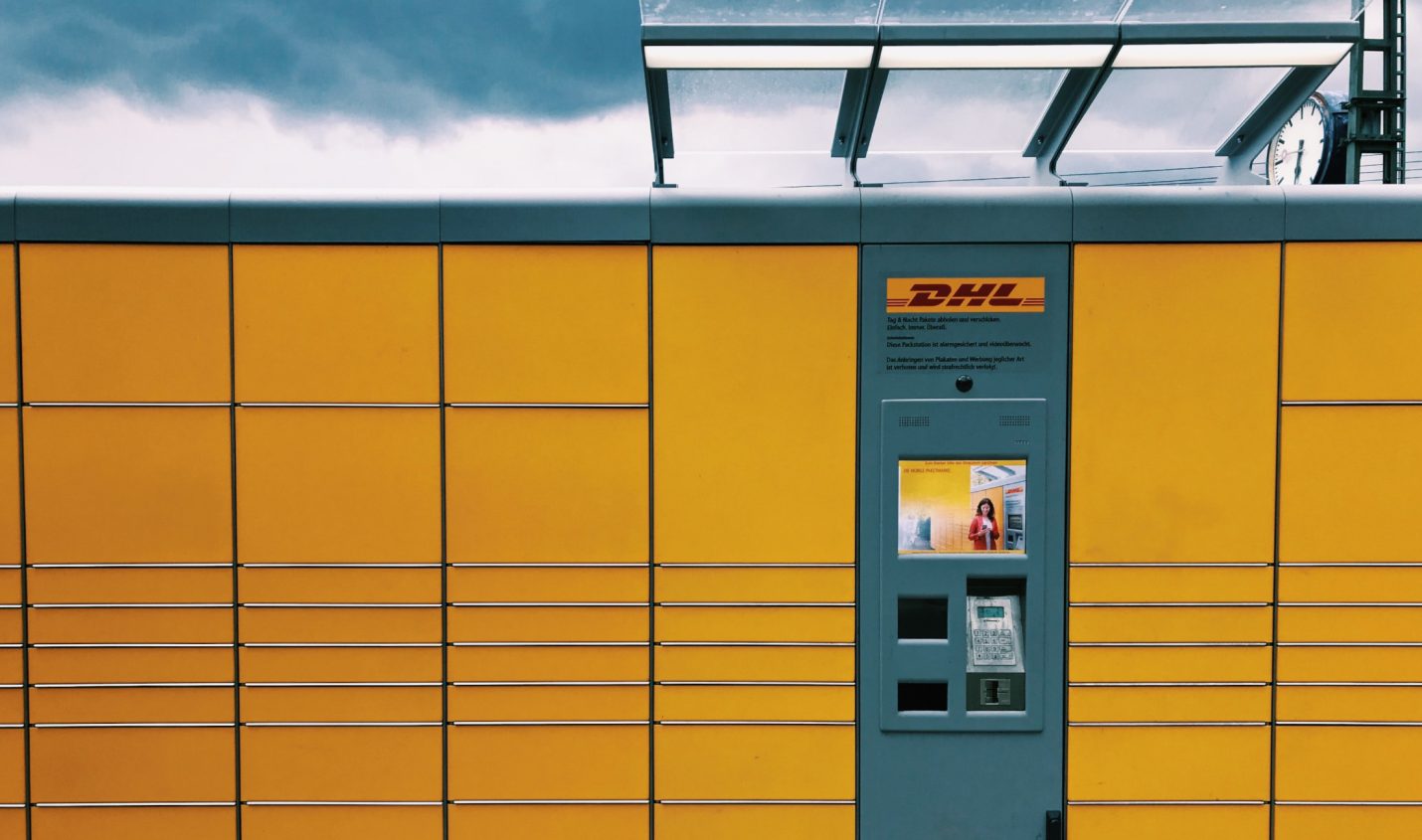 Neue Preisstruktur von DHL bedroht kleine Vinyl-Händler:innen