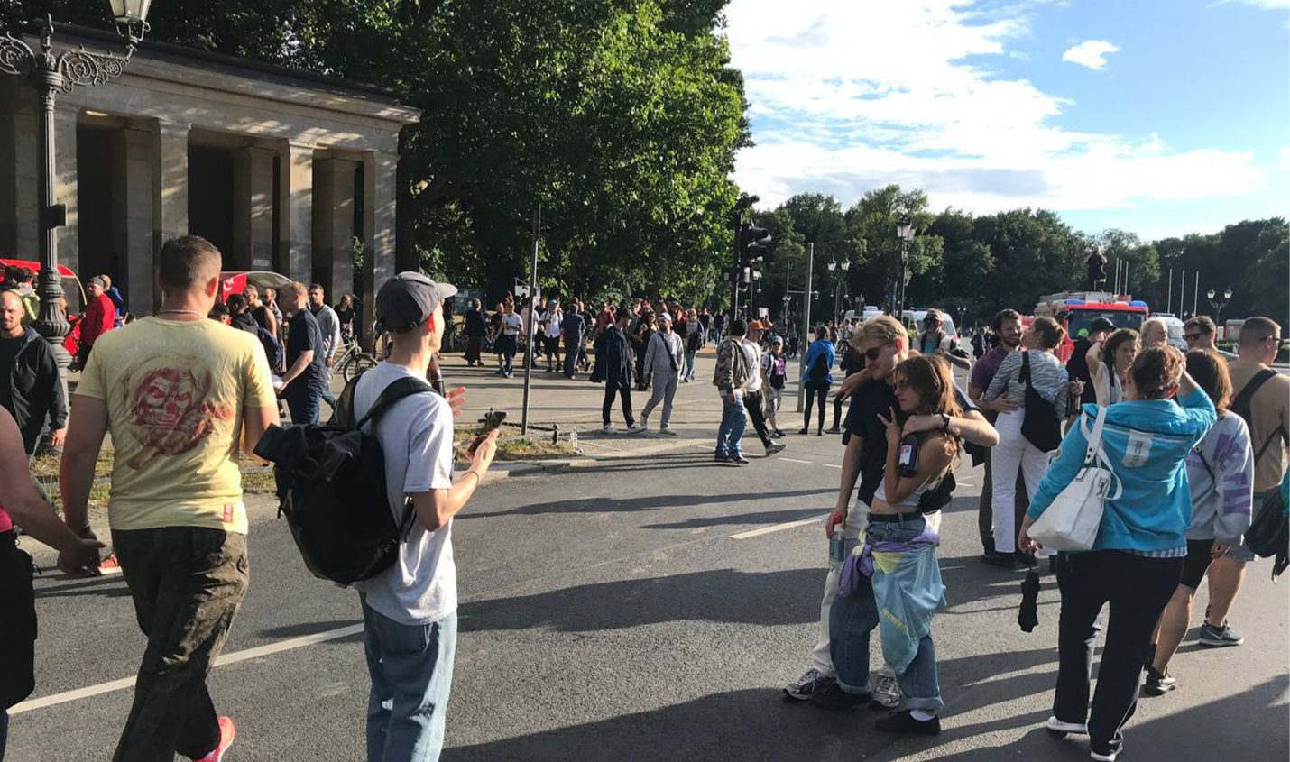 Rave The Planet: Viel Spektakel und ein "Querdenker"-Symbol von Dr. Motte