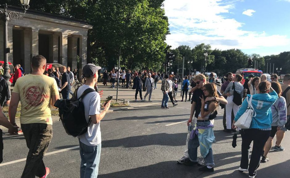 Rave The Planet: Viel Spektakel und ein "Querdenker"-Symbol von Dr. Motte