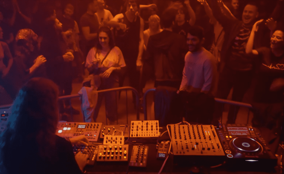 Live-Techno Dokumentation: PETRU über Freud und Leid als Live-Artist