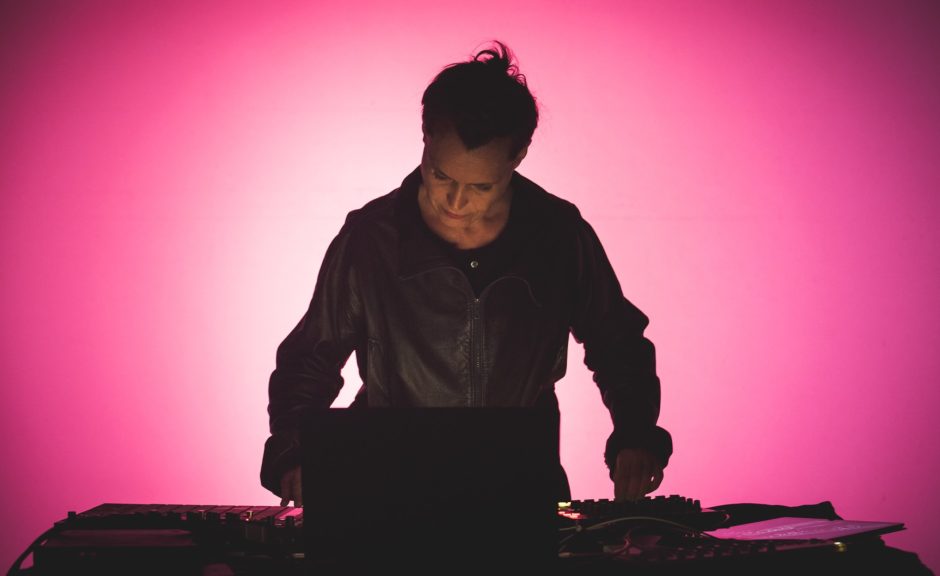 Electric Indigo verkauft einen Großteil ihrer Plattensammlung