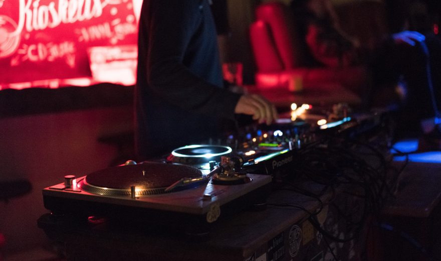 Leipzig: DJ steht wegen illegaler Verbreitung von Nacktfotos vor Gericht