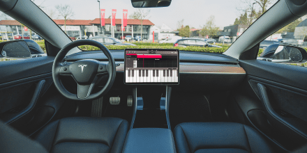 DAW direkt im Auto: Mit 'Tesla Trax' Beats produzieren