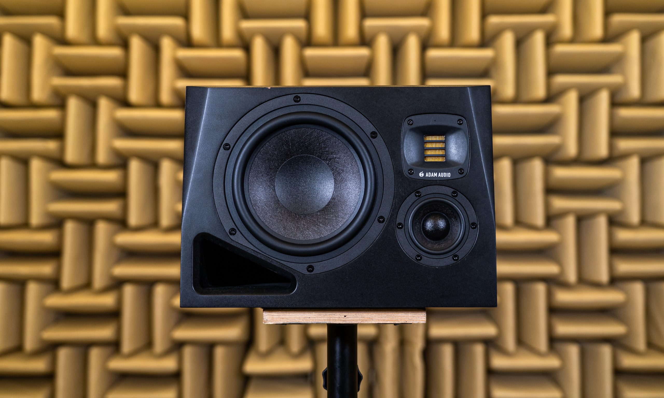 Adam Audio A8H Frontansicht.