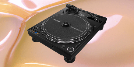 Pioneer DJ PLX-CRSS12: Der erste professionelle Hybrid-Plattenspieler für Vinyl und DVS