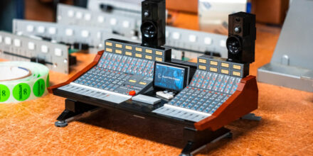 Lego-Bausatz des 5088 Mixers von Rupert Neve