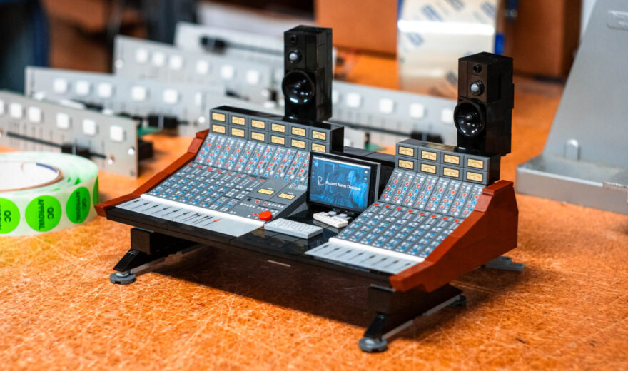 Lego-Bausatz des 5088 Mixers von Rupert Neve
