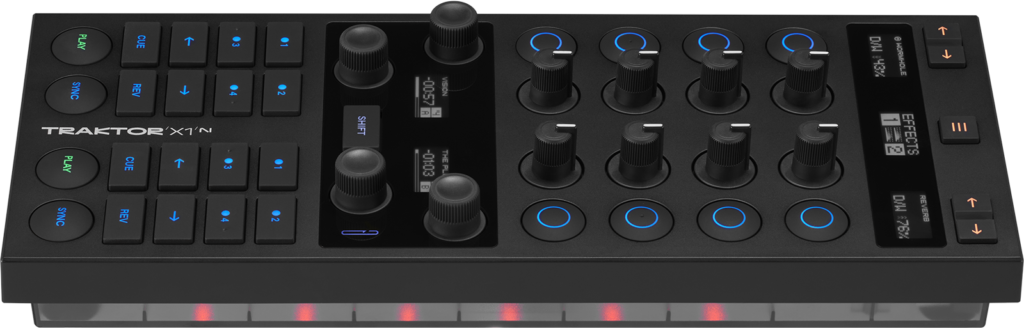 Native Instruments Traktor X1 MK3 seitlich.