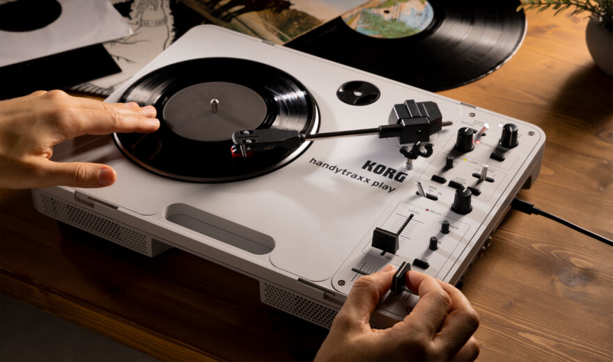 KORG handytraxx: Mobiler DJ-Plattenspieler mit integriertem Lautsprecher