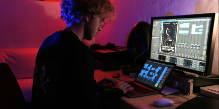 Roland und Universal Music veröffentlichen Manifesto für KI in der Musikproduktion