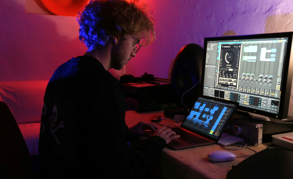 Roland und Universal Music veröffentlichen Manifesto für KI in der Musikproduktion