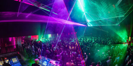 Vektor Live im Kraftwerk Berlin: Laser, Licht, Musik und Hingabe 