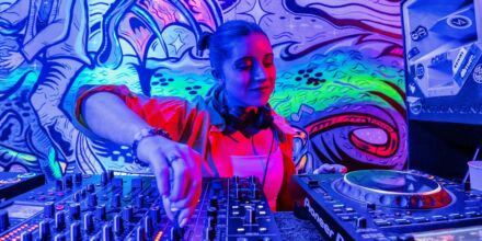 Drum and Bass FLINTA*: Initiative für Drum and Bass-DJs gegründet