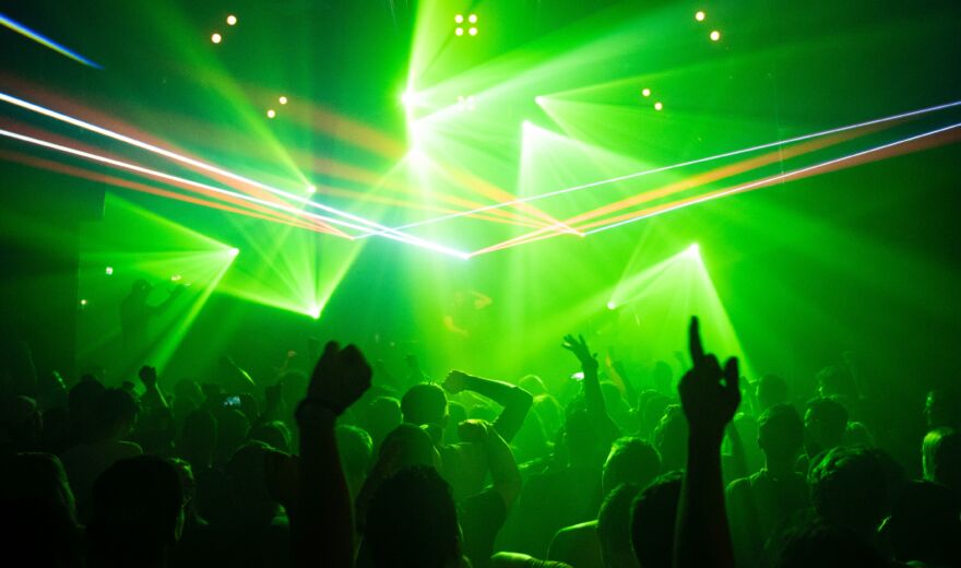 AlphaTheta/KUVO: Kooperation mit britischer NTIA zur Etablierung automatisierter Lizenzzahlungen