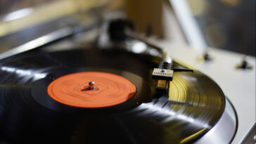 UK: Absatz von Tonträgern steigt zum ersten Mal seit 20 Jahren