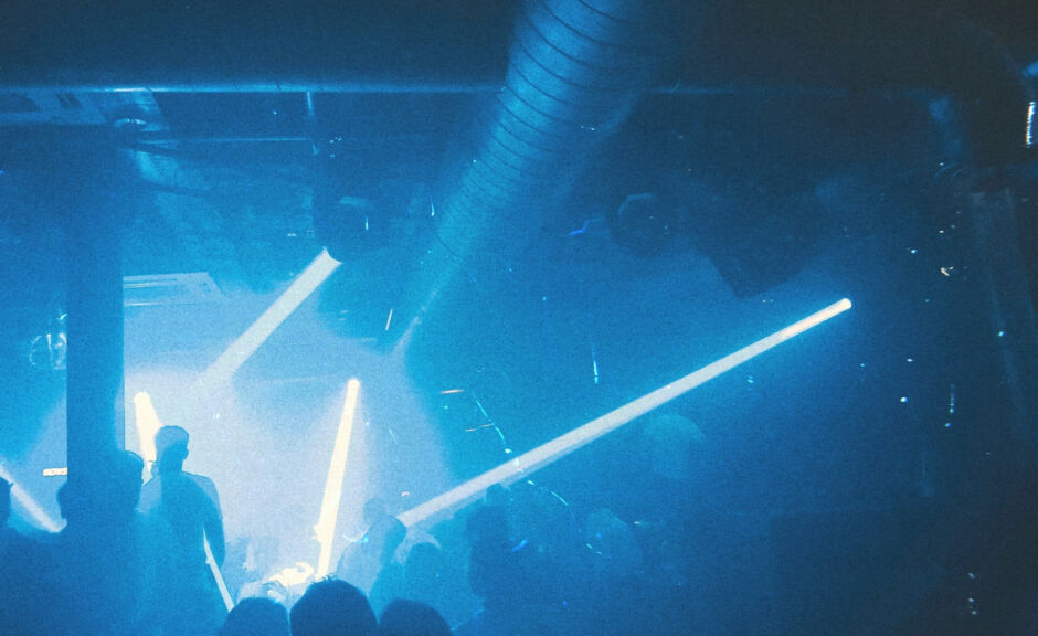 'Die Zeit im Club': Radiofeature über eine Nacht im Club