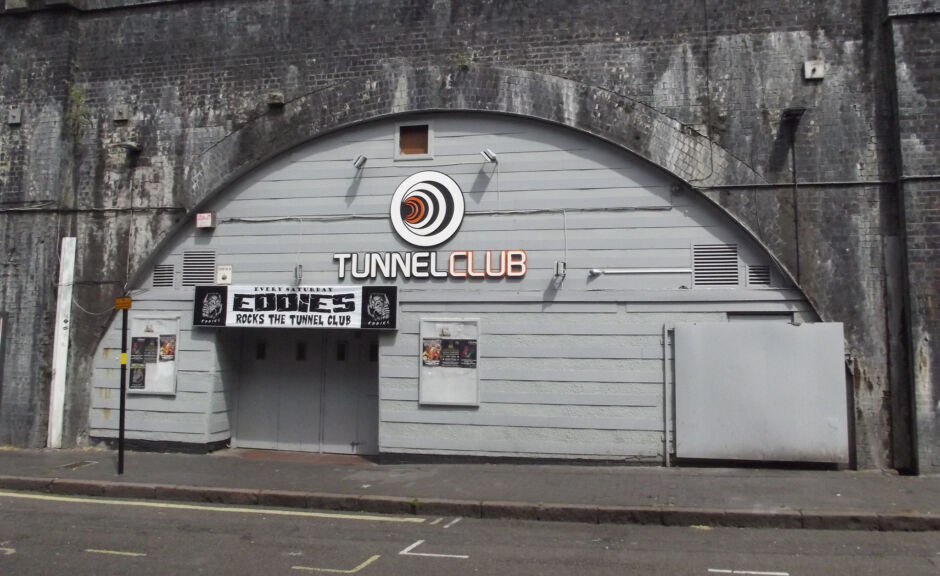 Birmingham: Auto rast in Menschengruppe vor dem Tunnel Club