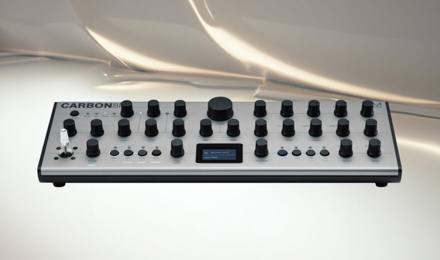 NAMM 2025: Modal Electronics Carbon8M im Desktop-Format