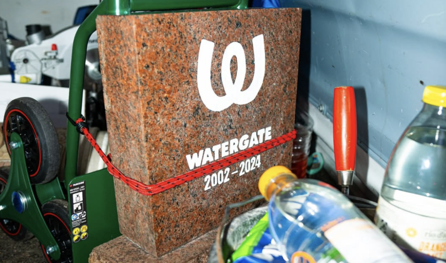 Watergate: Ein Grabstein erinnert an den Berliner Club 