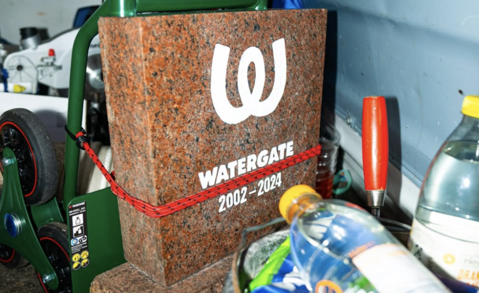 Watergate: Ein Grabstein erinnert an den Berliner Club 