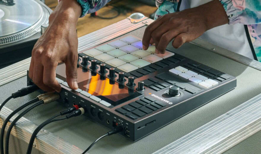 Native Instruments Maschine+: Maschine 3 für Standalone-Modus angekündigt
