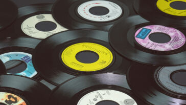 Vinyl is back: Generation Z sorgt laut einer Studie für steigende Verkaufszahlen