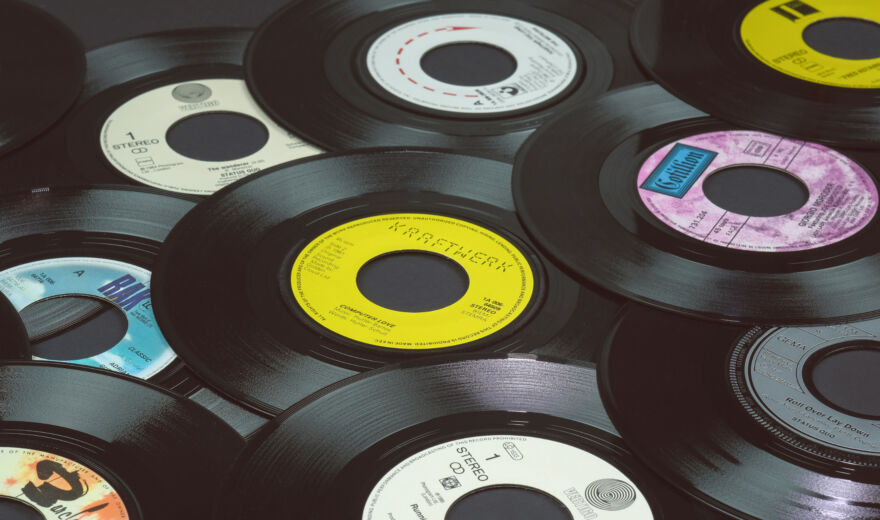 Vinyl is back: Generation Z sorgt laut einer Studie für steigende Verkaufszahlen
