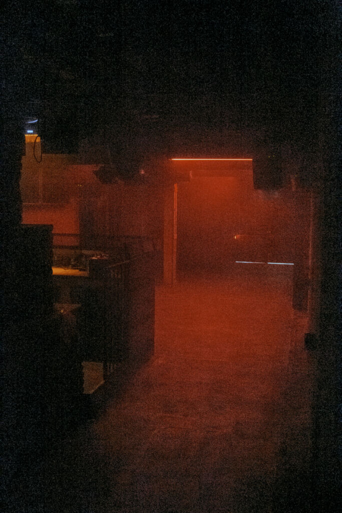 Die Tanzfl&auml;che im Tresor.West. Man sieht einen Teil des DJ-Pults.