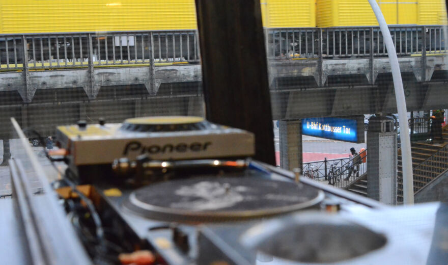 Berlin: Legen bald Techno-DJs am Bahnhof Kottbusser Tor auf?