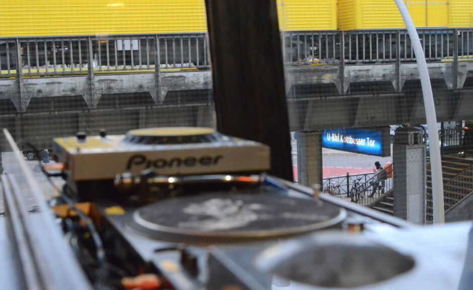 Berlin: Legen bald Techno-DJs am Bahnhof Kottbusser Tor auf?