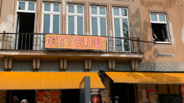 Razzia im City Club Augsburg: Großer Polizeieinsatz sorgt für heftige Kritik