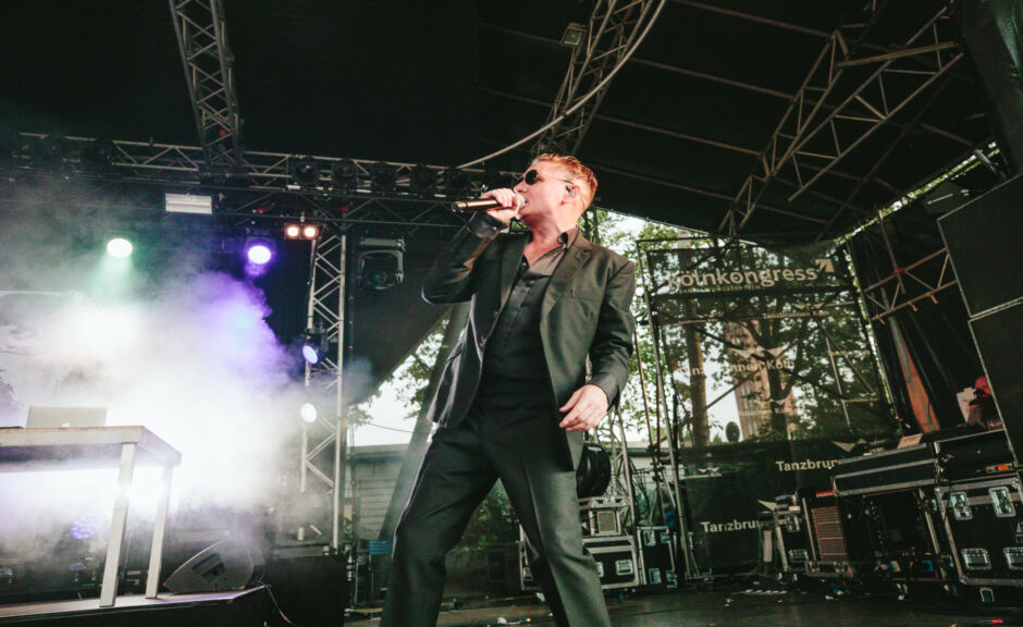 Nitzer Ebb: Frontmann Douglas McCarthy ist tot. Er wurde nur 58 Jahre alt.