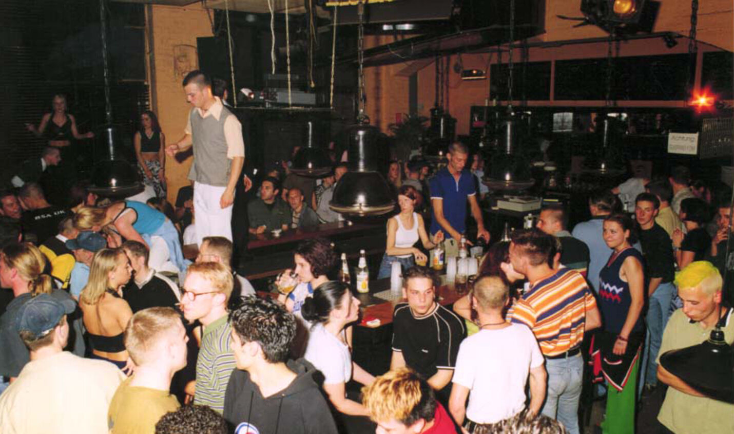 "Wir waren Schall und Rausch": Neuer Roman über das Stammheim