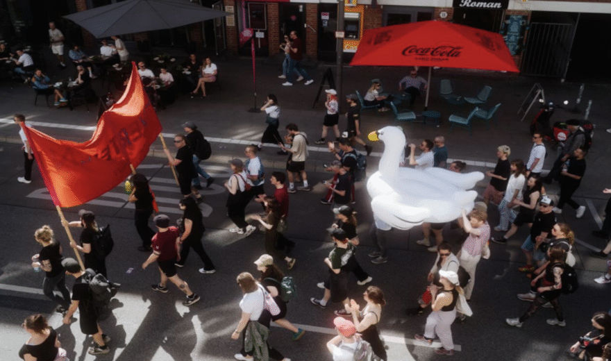 Hamburg: Demo-Rave gegen Gentrifizierung urbaner Räume
