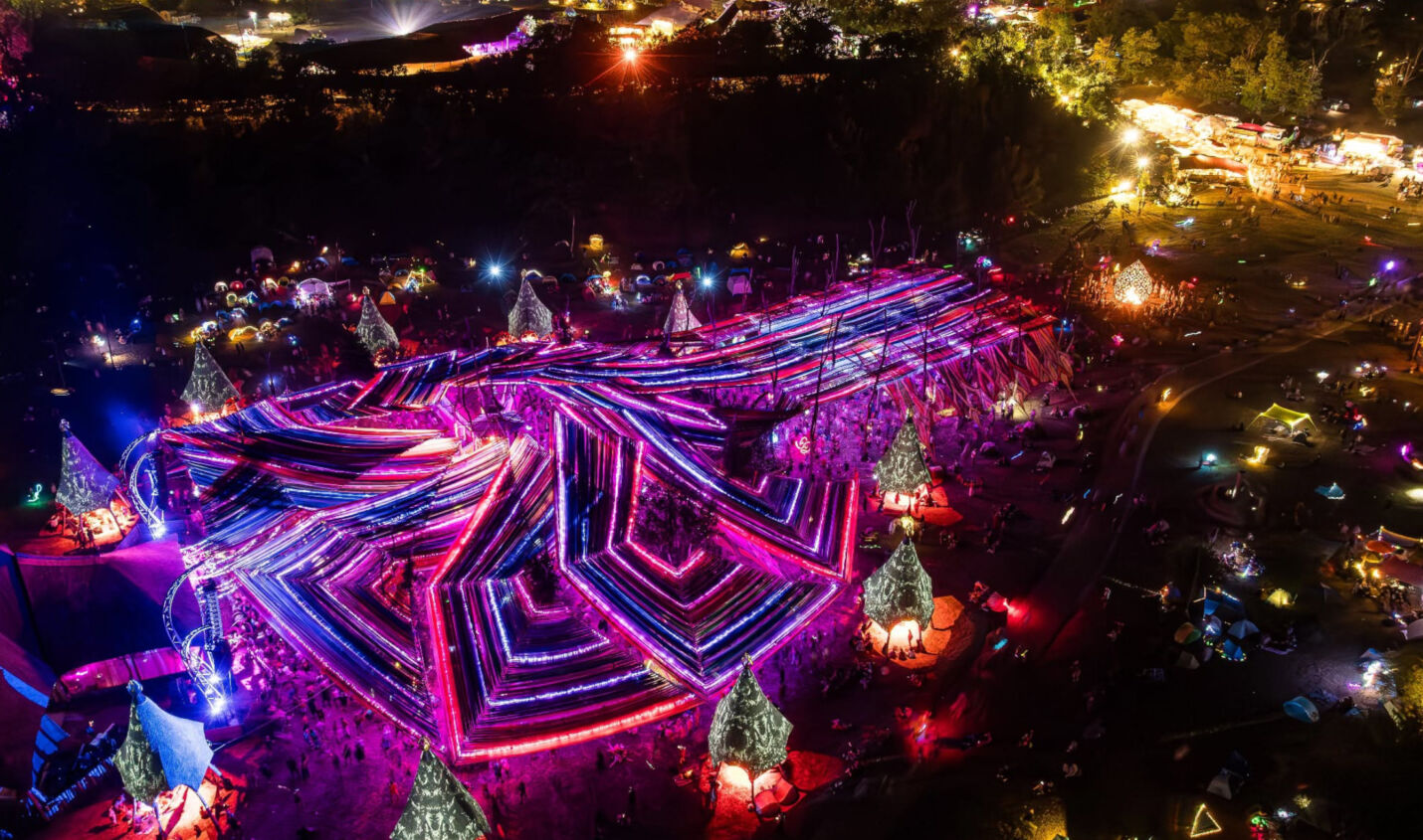 Essensstand auf dem Ozora Festival fängt Feuer