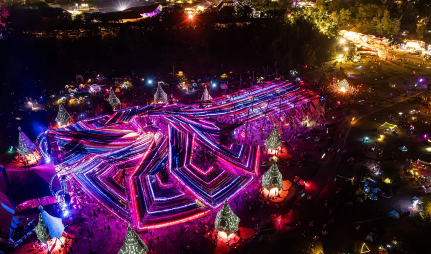 Essensstand auf dem Ozora Festival fängt Feuer