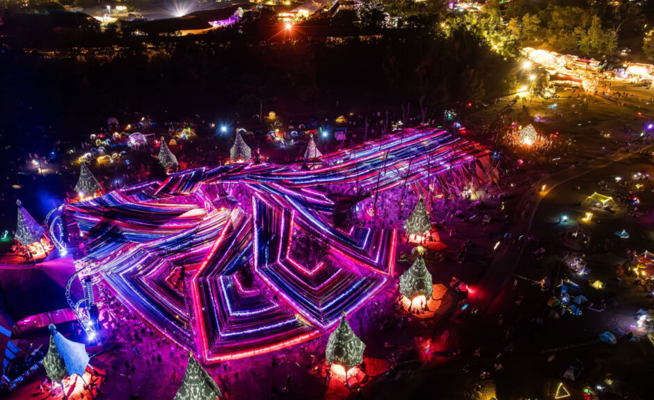 Essensstand auf dem Ozora Festival fängt Feuer