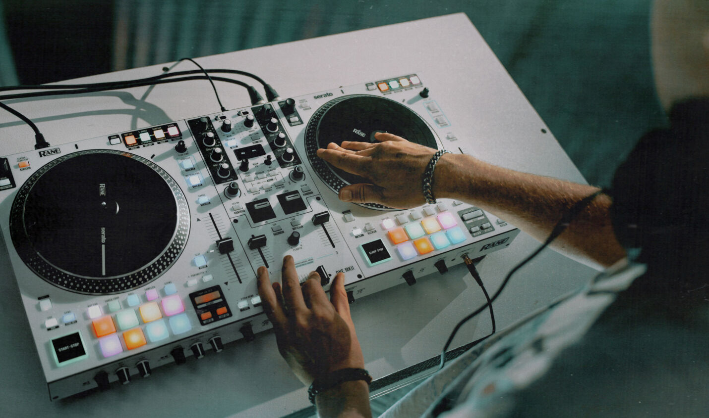 Rane One MKII: Überarbeiteter DJ-Controller mit Stems-Funktionen jetzt verfügbar