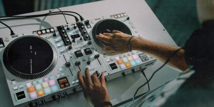 Rane One MKII: Überarbeiteter DJ-Controller mit Stems-Funktionen jetzt verfügbar