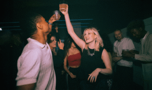 Szene am Tropf. Clubkultur und Alkohol, Teil 1: An der Bar und hinter den Kulissen